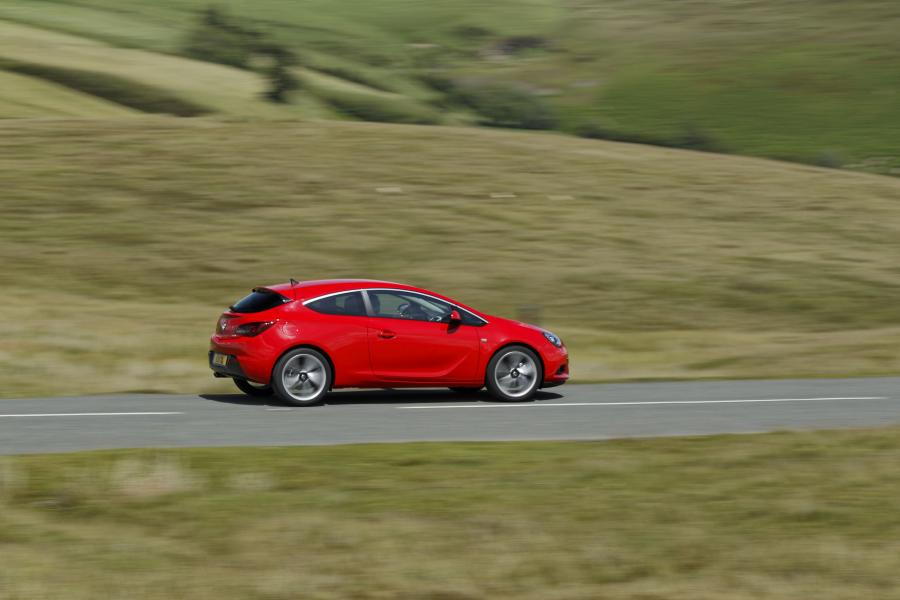  Vauxhall Astra GTC 2012 года  (фото 29 из 62)